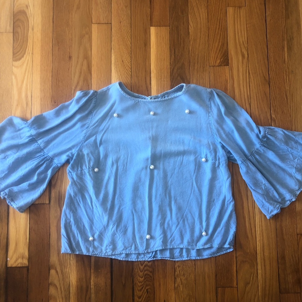 Flared sleeve tee